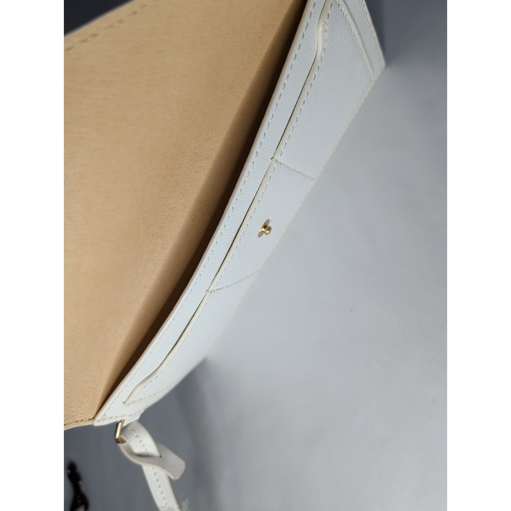 Dooney Bourke White Thin Flap Wristlet Brand New Leather - Picture 5 of 6